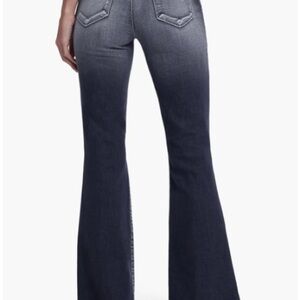 Size 30 Sera Raw Hem Flare Leg Jeans
L'AGENCE color Rochester